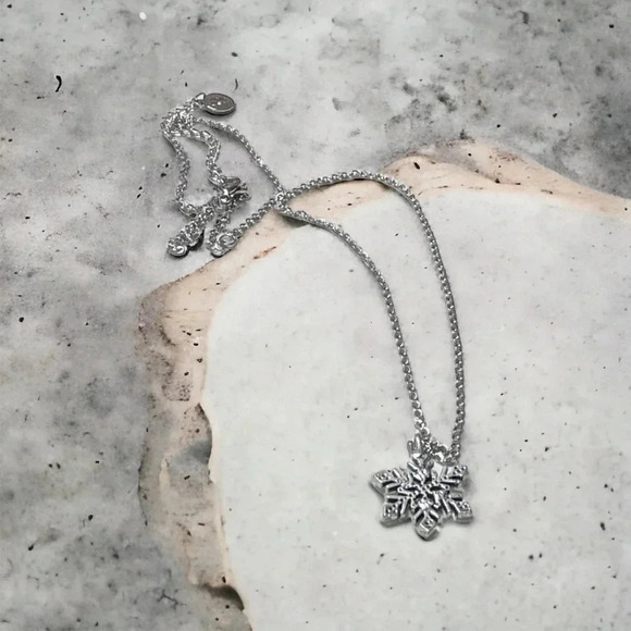 1 LEFT! Silver Snowflake Necklace - Picture 2 of 2